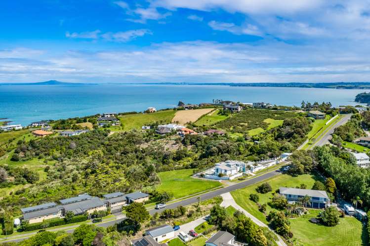 127 Roberts Road Matakatia_6