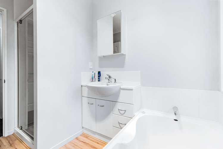 8 De La Mare Drive Leamington_18