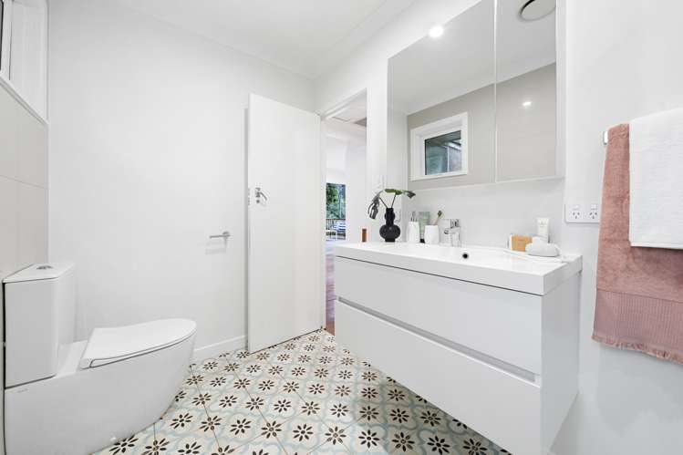 208 Forest Hill Road Waiatarua_18