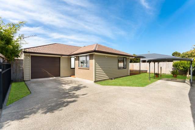 4 Bedroom Single Level Living with Sunny Deck