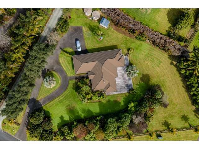 LARGE HOUSE, AMPLE PARKING, POTENTIAL