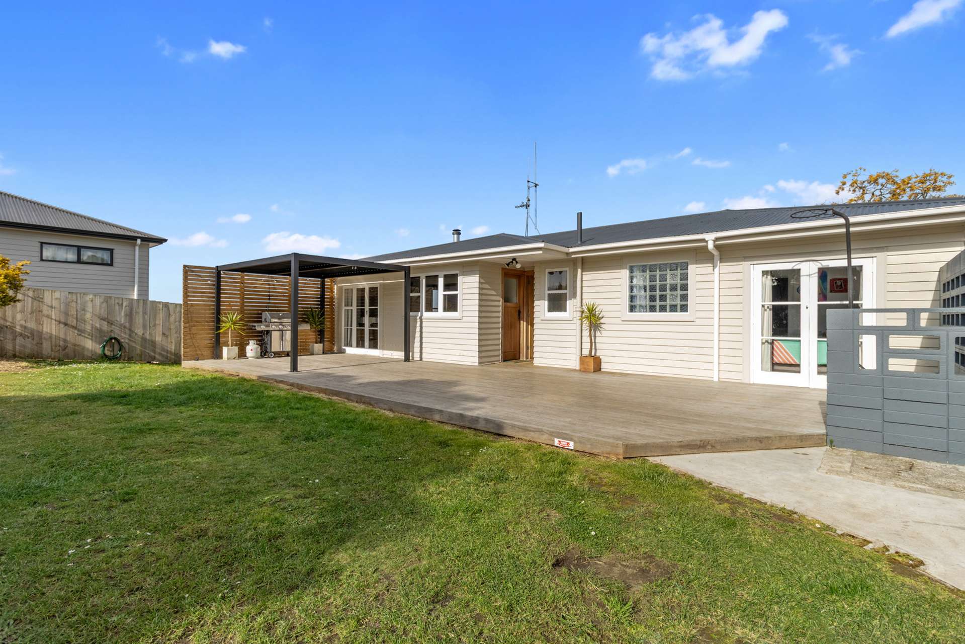 166 Tuhikaramea Road Dinsdale_0