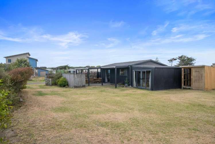 16 Te Kiri Street Himatangi Beach_9