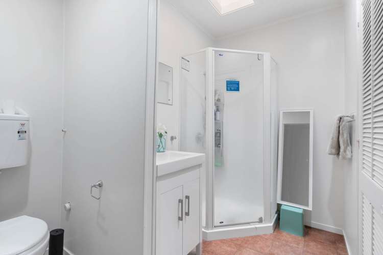 2/27 Ellerton Road Mount Eden_6