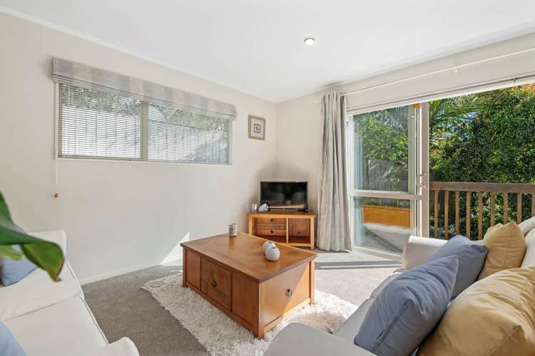 2/10 Brookvale Park Stanmore Bay_5