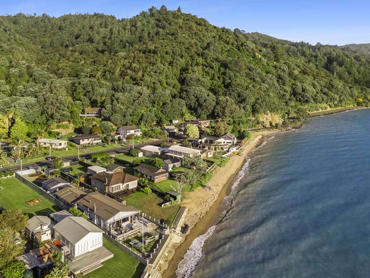 417 Thames Coast  Road SH25 Te Puru_33