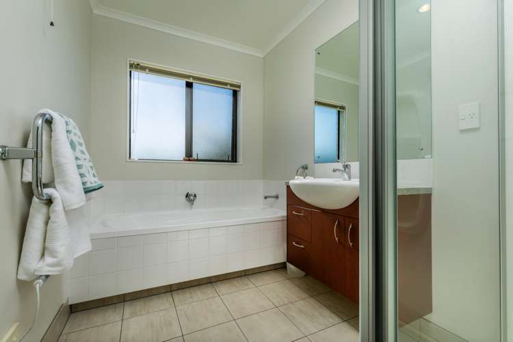 55 William Gamble Drive Greenhithe_12