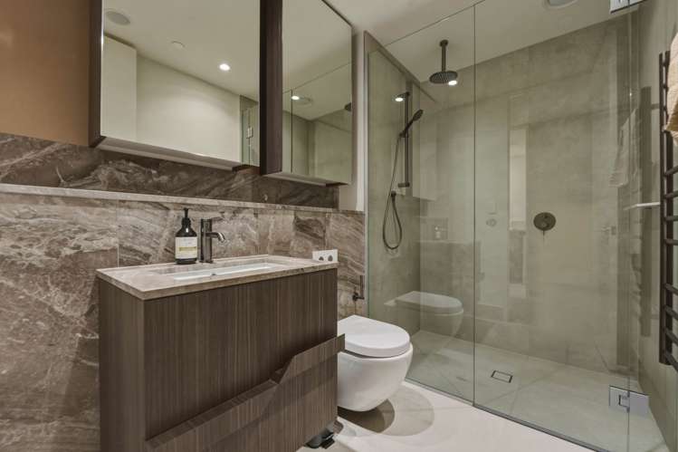 4401/10 Commerce Street City Centre_21