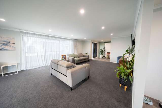 708 Queens Drive Waikiwi_3
