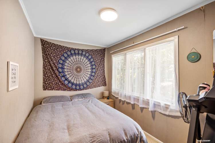 17 Amberley Avenue Te Atatu South_12