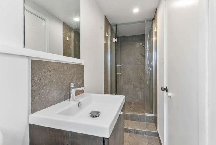 9 Surat Place Glen Eden_5