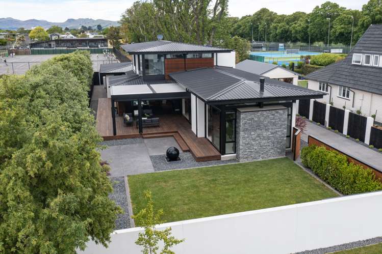 49 St Andrews Square Strowan_25