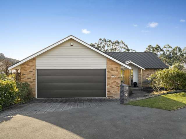 Low-Maintenance in Sought-After Sunninghurst