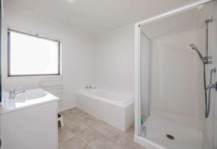 33 Belcoo Crescent East Tamaki_18