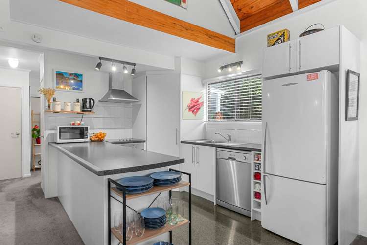 6 Shearwater Street One Tree Point_5