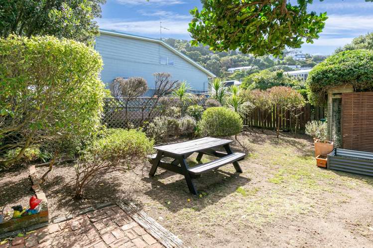 174 Queens Drive Lyall Bay_23
