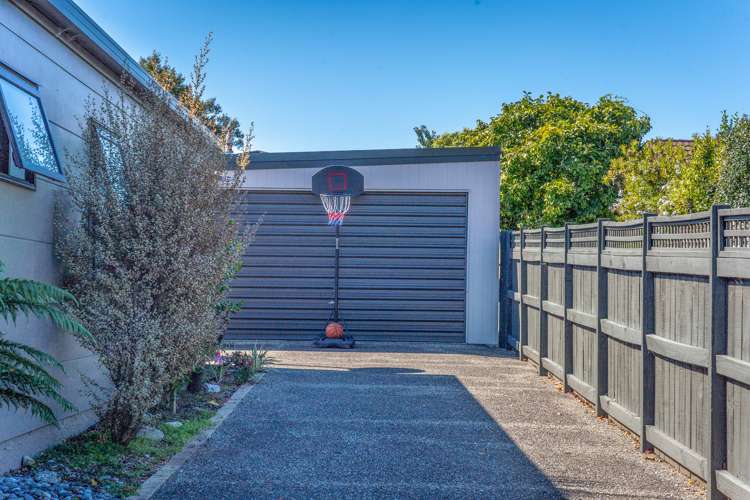 40 Farnham Drive Richmond_17