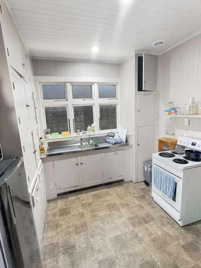 2/402 Queen Street East 10482_3