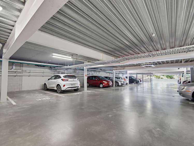 323/8 Thompson Park Road Mount Wellington_24