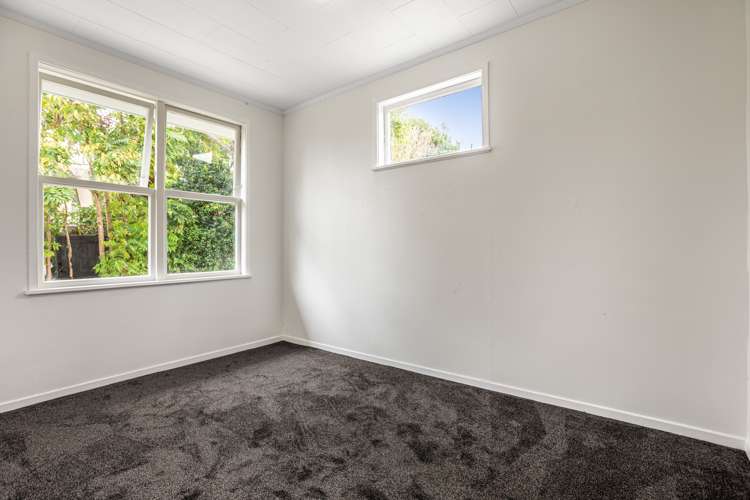 9 Huruhuru Road Massey_11