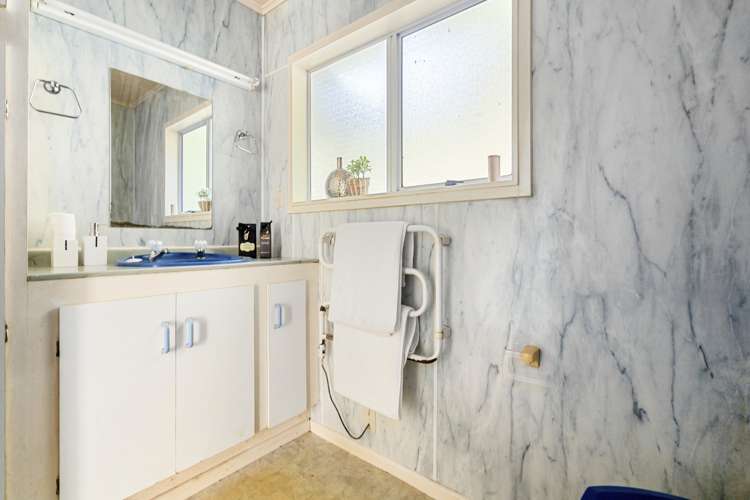 24 Ocean View Road Huia_11