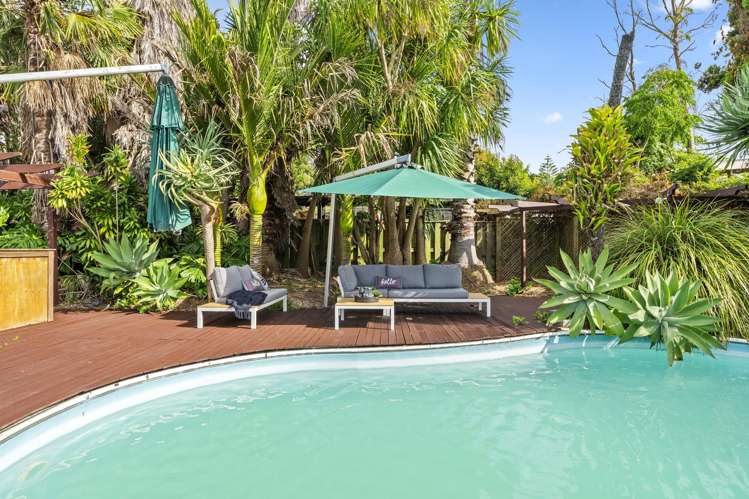 23 Lawrence Crescent Hill Park_11