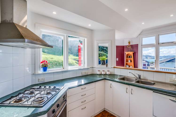 10 Hungerford Road Lyall Bay_6