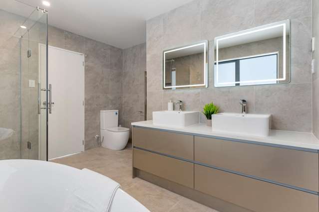 2/32 Caversham Drive Torbay_3