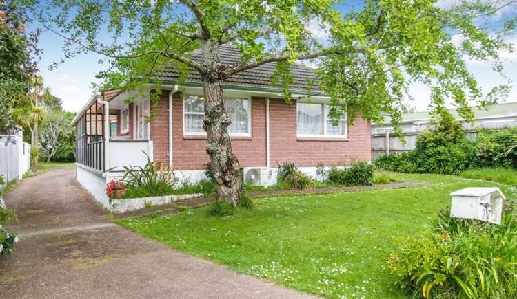 27 Tiroroa Avenue Te Atatu South_8