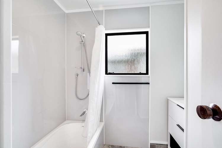 21A Southsea Crescent Silverdale_10