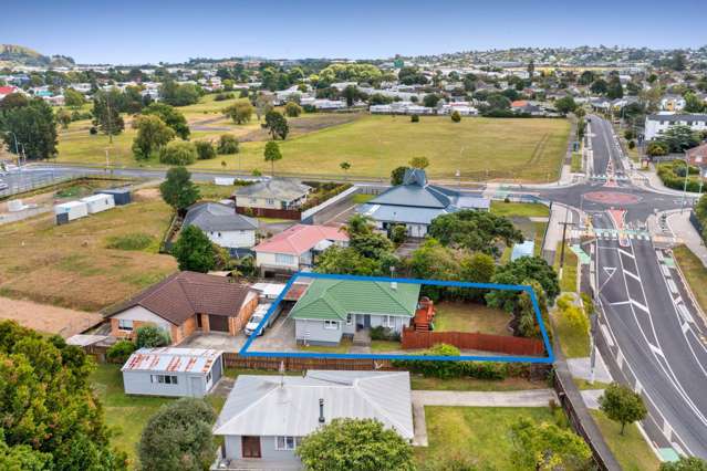 Price Reduced To Sell Under $1m!!