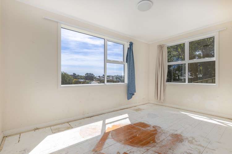 8 Penguin Grove Waitangirua_8