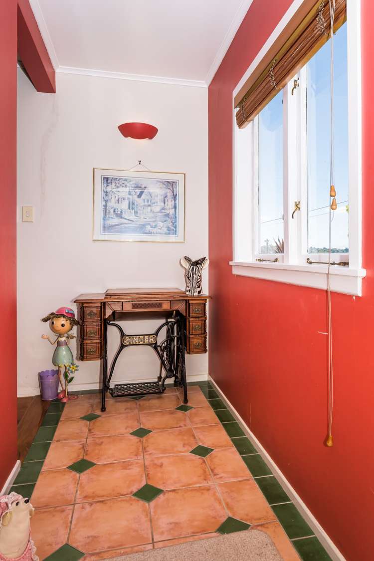 8 Fairclough Road Beach Haven_17