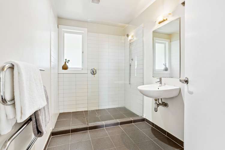 1 Huia Road Titirangi_17