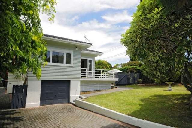 Charming Three Bedroom in Mt Roskill!