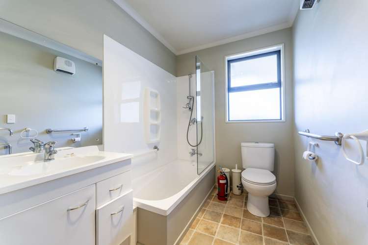 13 Raymond Street West End_11