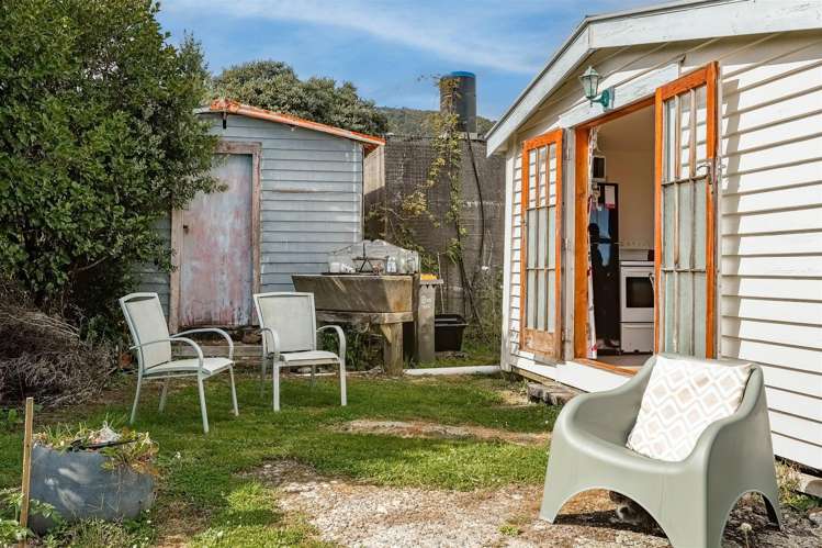 11 River Road Hector_16