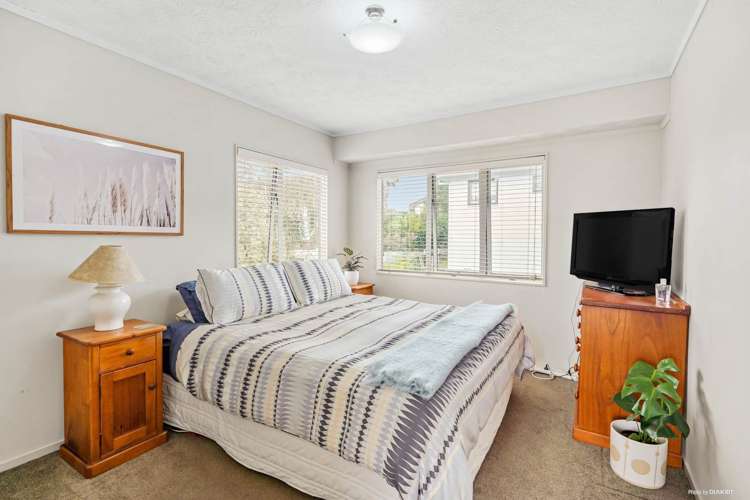 2/116 Bradbury Road Botany Downs_6