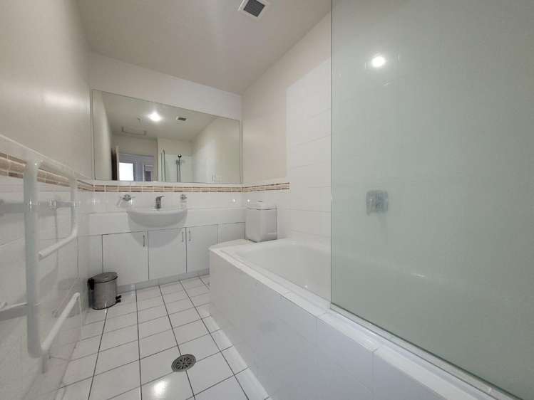 8 Howe Street 1664_13