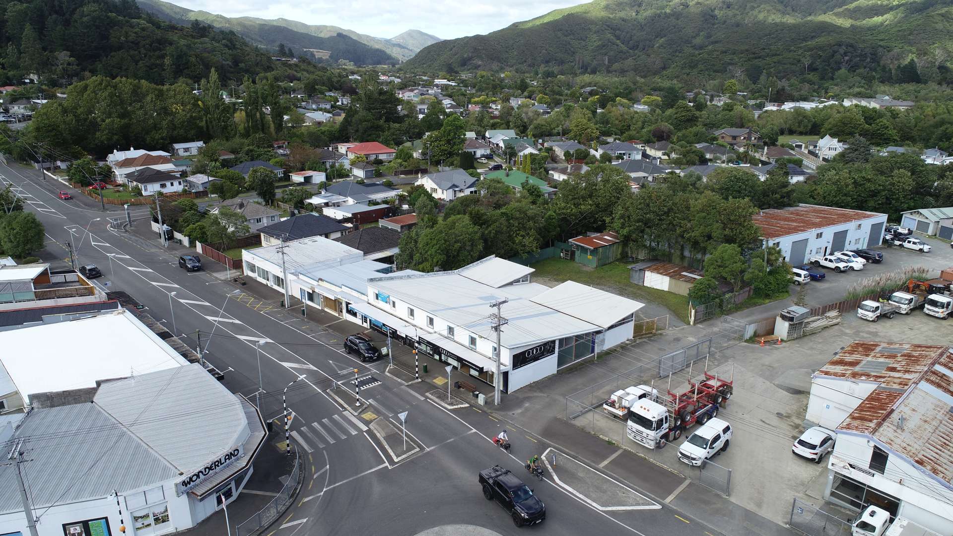 122,130,134-136 Main Road Wainuiomata_0