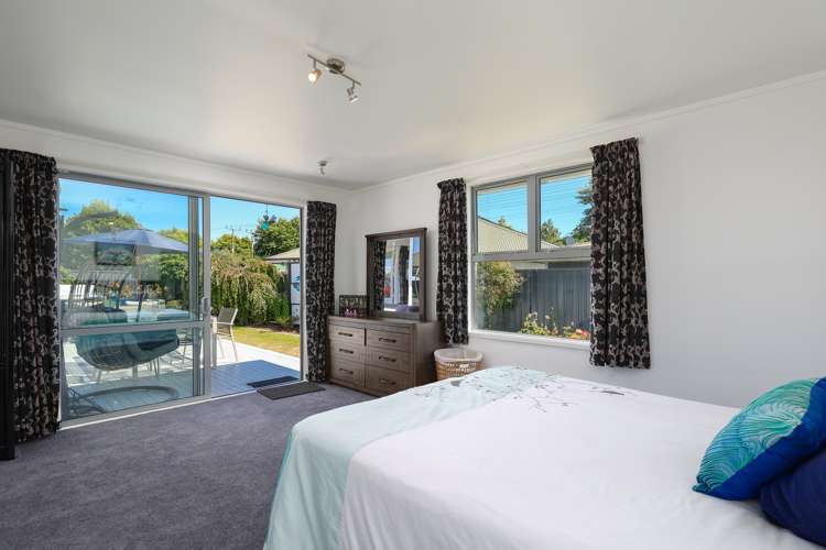 8 Neale Avenue Stoke_12