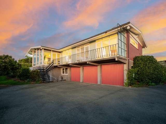 Mid-Century Authenticity on 1128sqm