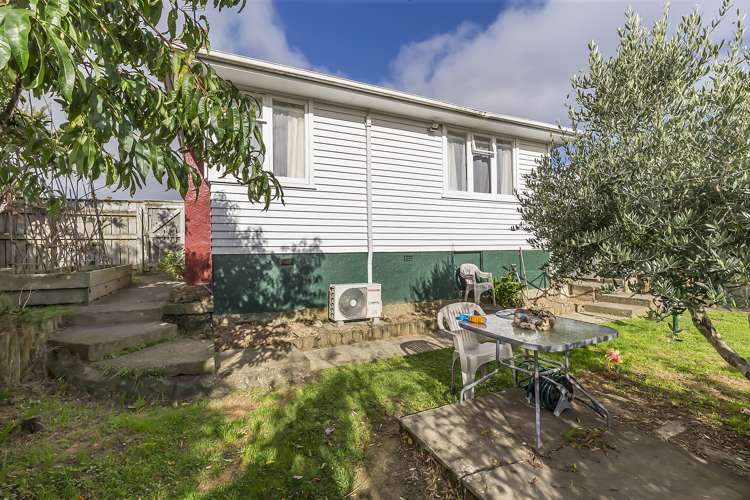 57 Leicester Street Cannons Creek_3
