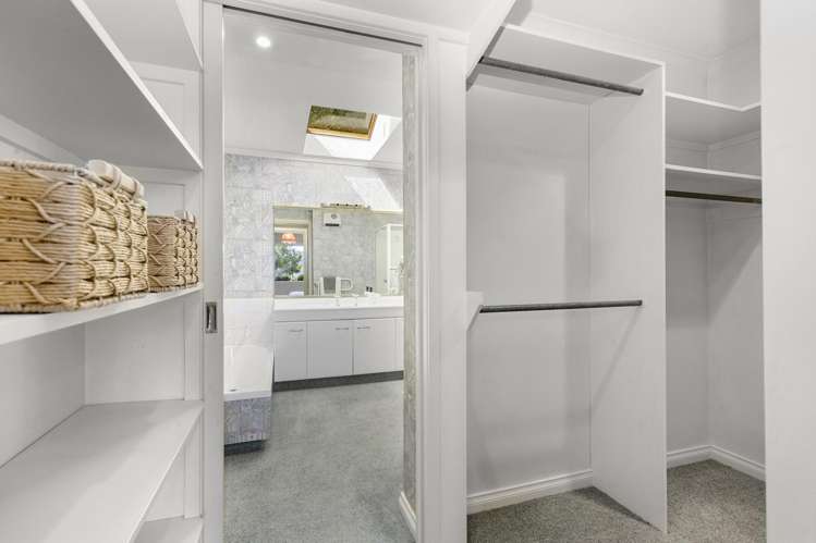 233A Whites Line East Waiwhetu_15