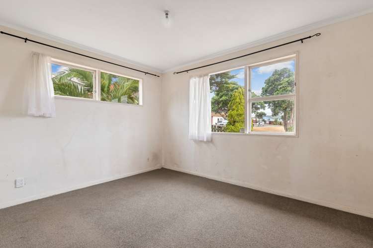 8 Waiwera Crescent Maupuia_11