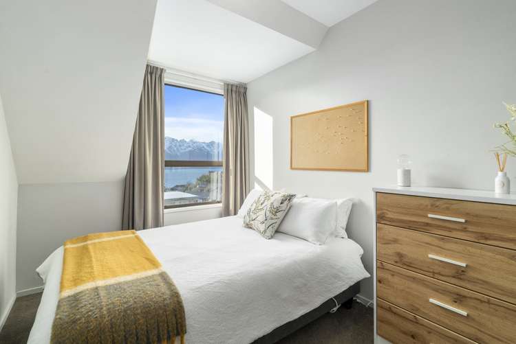 8a Wynyard Crescent Fernhill/Sunshine Bay_5