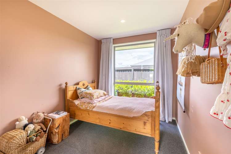 14 Riverwood Boulevard Redwood_18