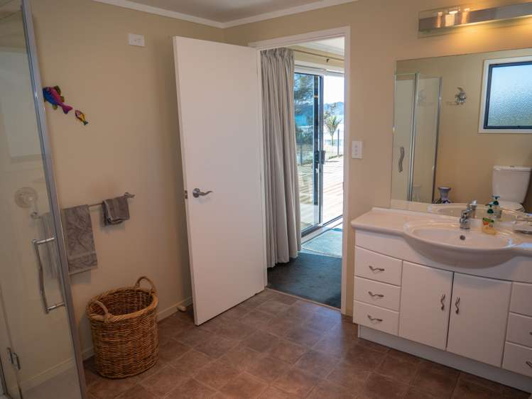 47 Seaview Road Cable Bay_12