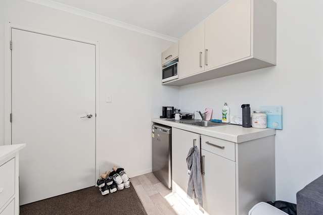 2/167 Knighton Road Hillcrest_4