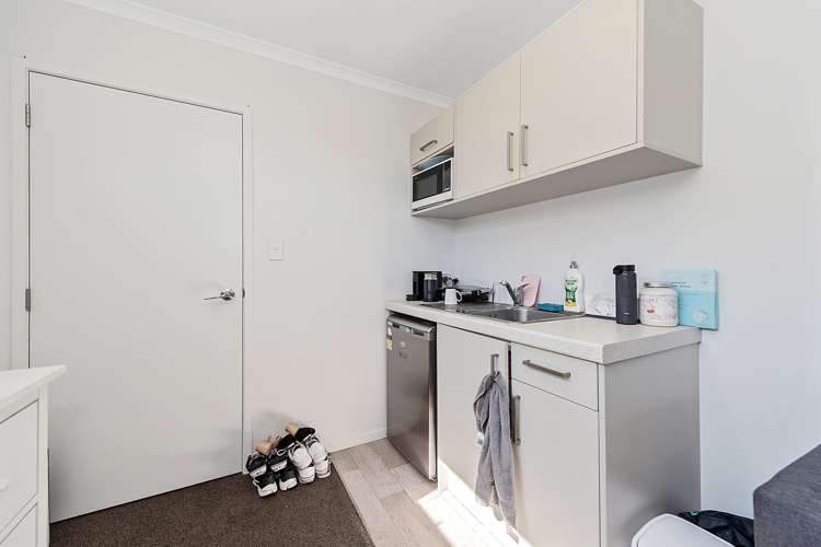 2/167 Knighton Road Hillcrest_3